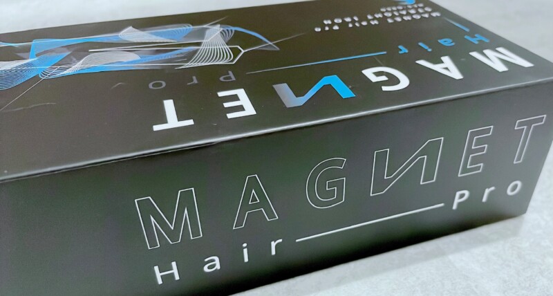 マグネットヘアプロストレートアイロンの外箱